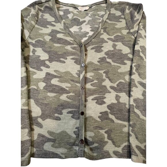 Tresics Camouflage Waffle Knit Faux Button Top SIZE-LARGE - Picture 6 of 6